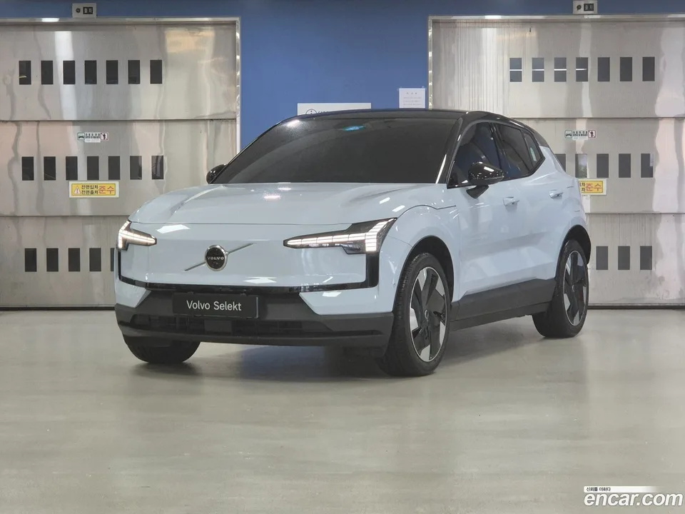 Volvo EX30 2025 — фото 1, купить с доставкой в Москву