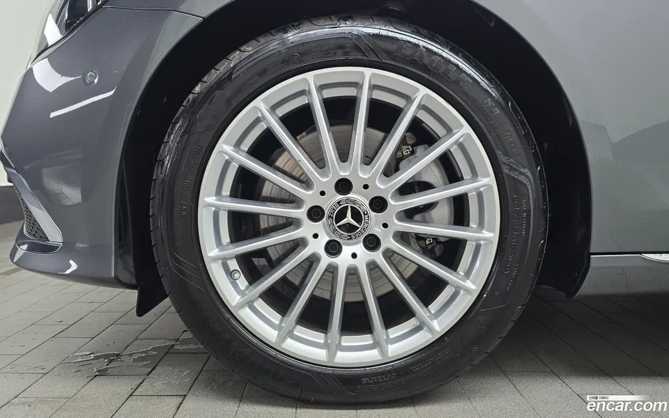 Mercedes-Benz E-Class E250 2022 — thumbnail 2