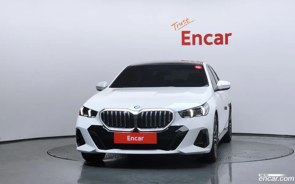BMW 5 Series 520i M 2025 — thumbnail 3