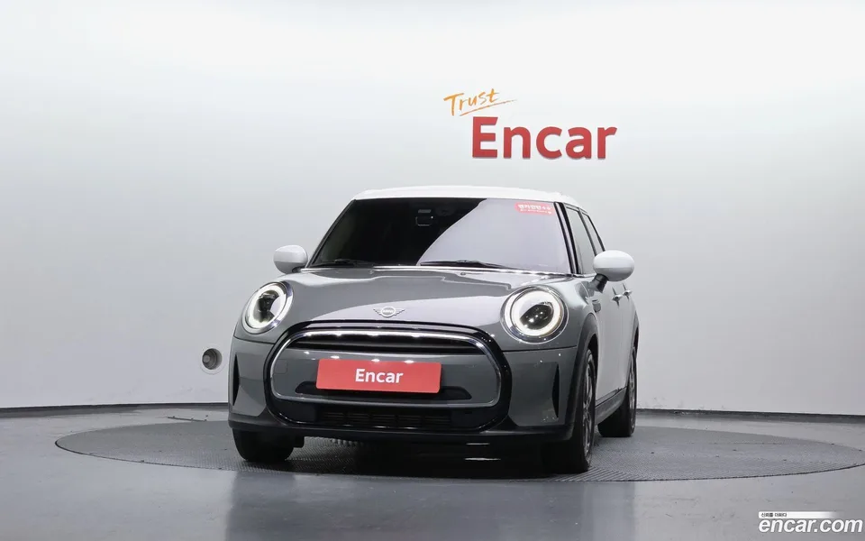 MINI Cooper 5 2022 — thumbnail 3