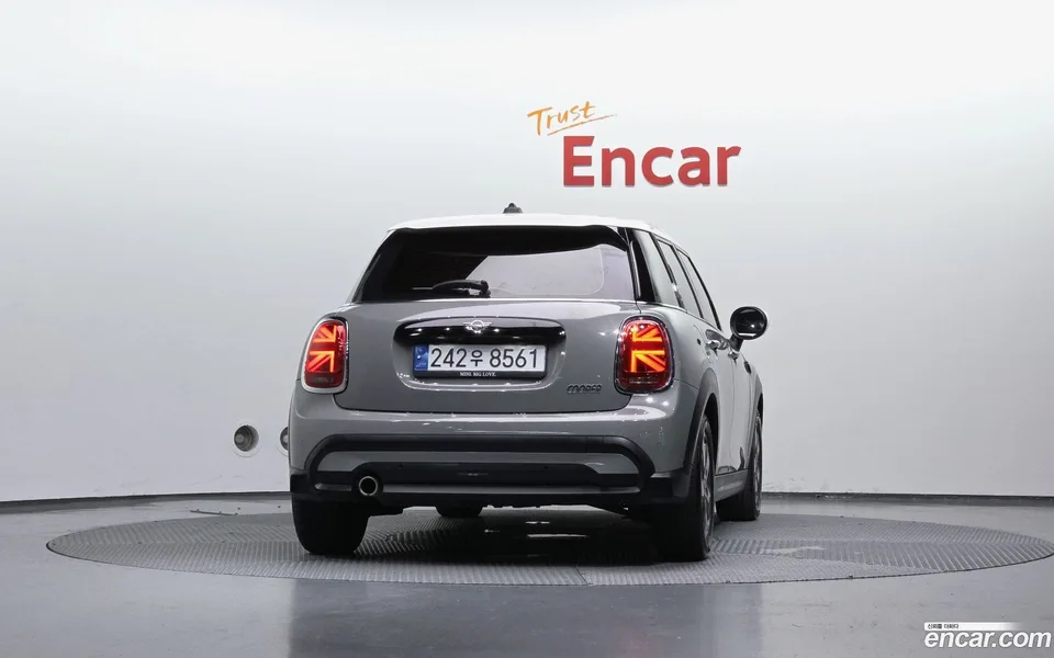MINI Cooper 5 2022 — thumbnail 4