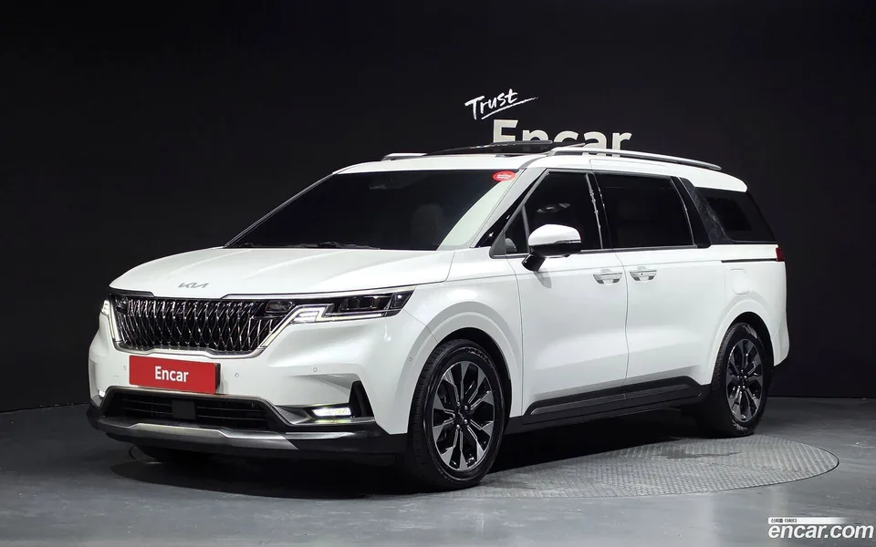 Kia Carnival 7 2022 — photo 1, buy with delivery to Moscow