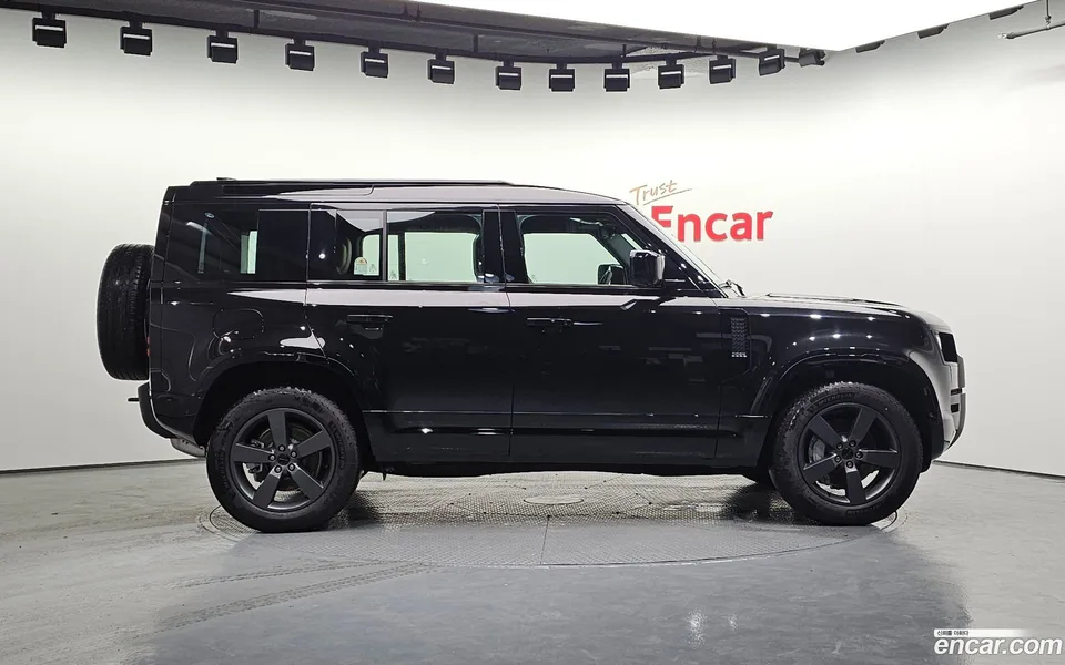Land Rover Defender 110 D300 X- HSE 2026 — thumbnail 5