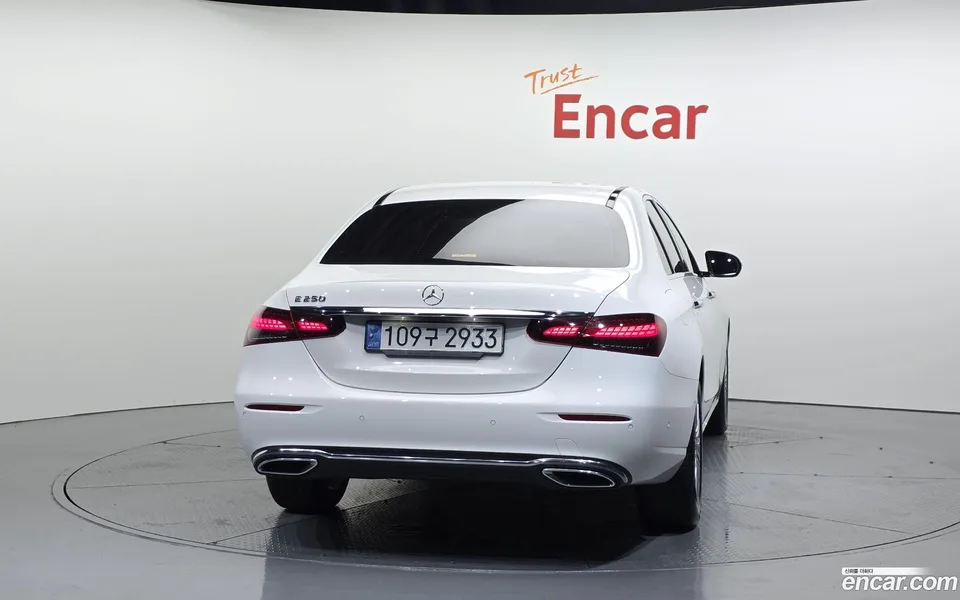 Mercedes-Benz E-Class E250 2022 — thumbnail 4