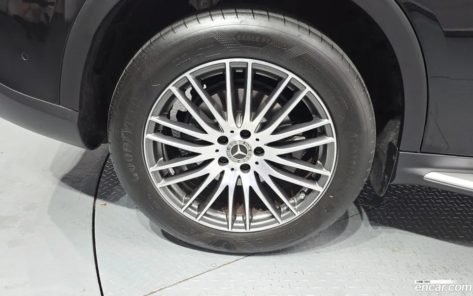 Mercedes-Benz GLC-Class GLC220 d 4MATIC 2023 — thumbnail 5