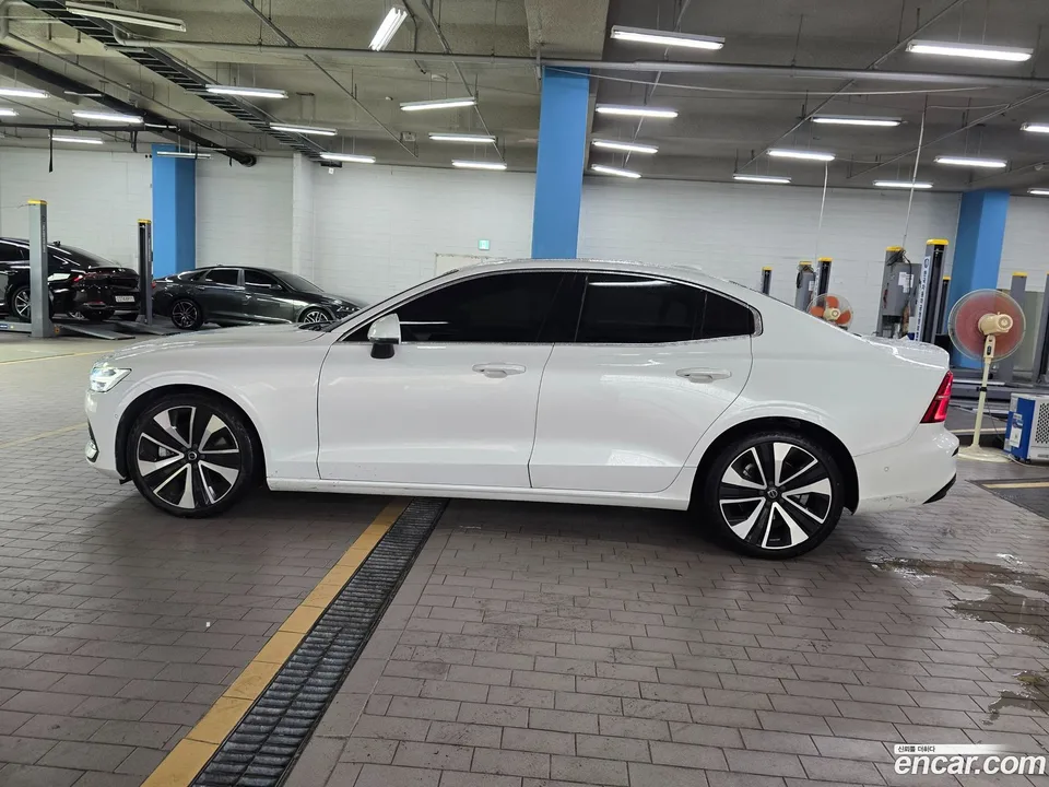 Volvo S60 B5 2023 — thumbnail 3