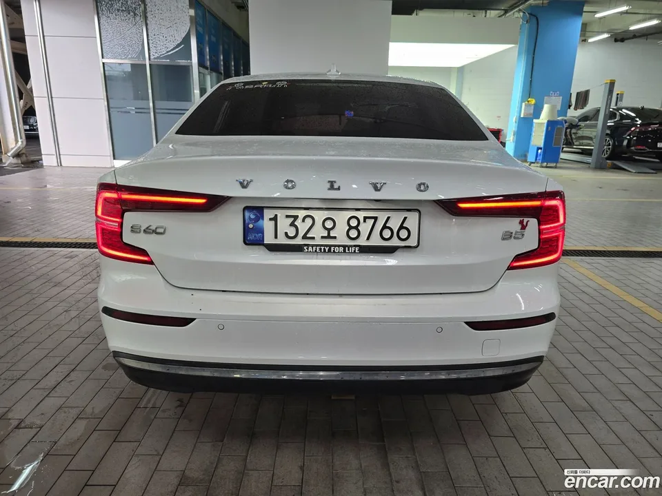 Volvo S60 B5 2023 — thumbnail 5