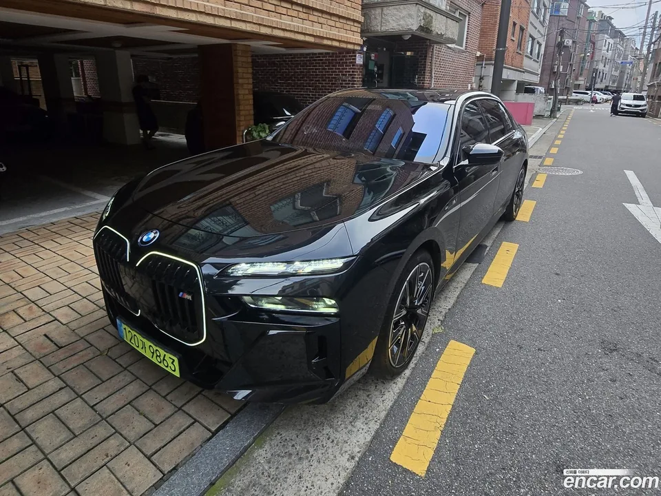BMW i7 M70 xDrive 2024 — thumbnail 3