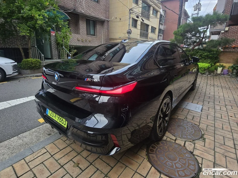 BMW i7 M70 xDrive 2024 — thumbnail 4