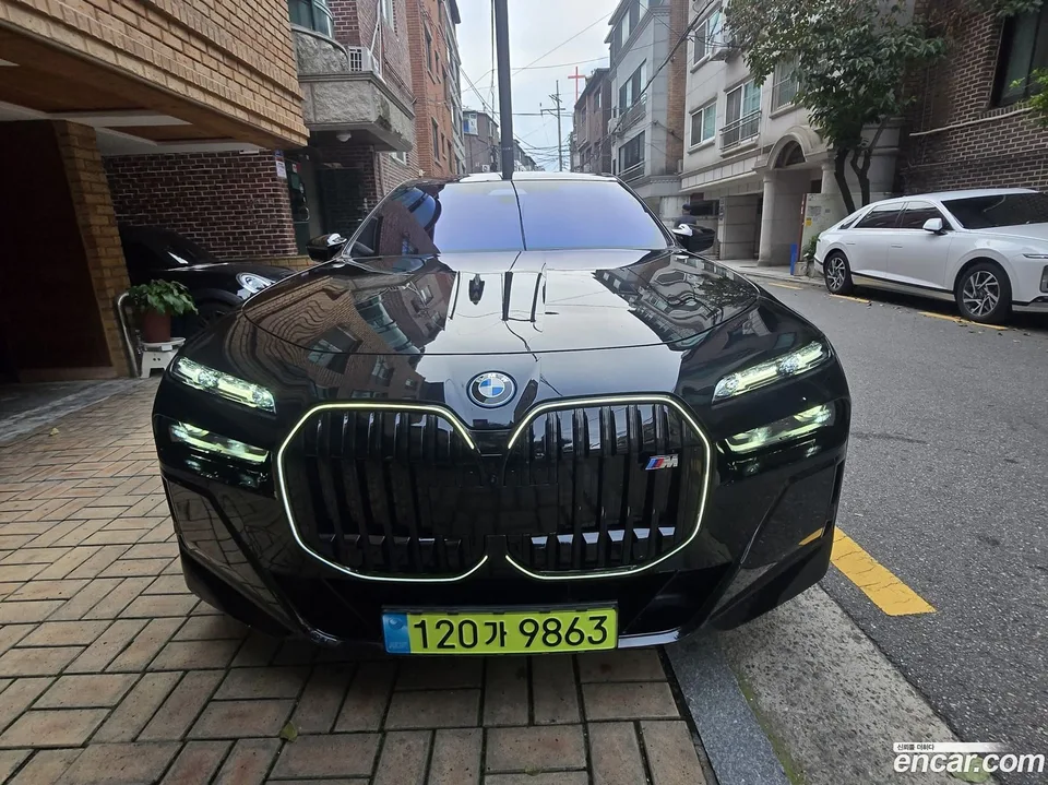 BMW i7 M70 xDrive 2024 — photo 1, buy with delivery to Moscow