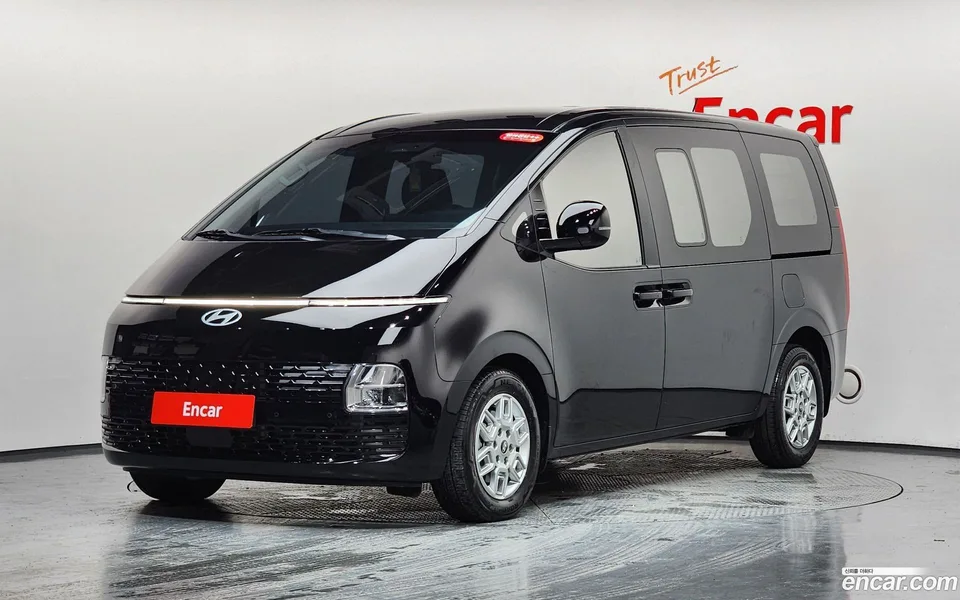 Hyundai Staria 5 2025 — photo 1, buy with delivery to Moscow