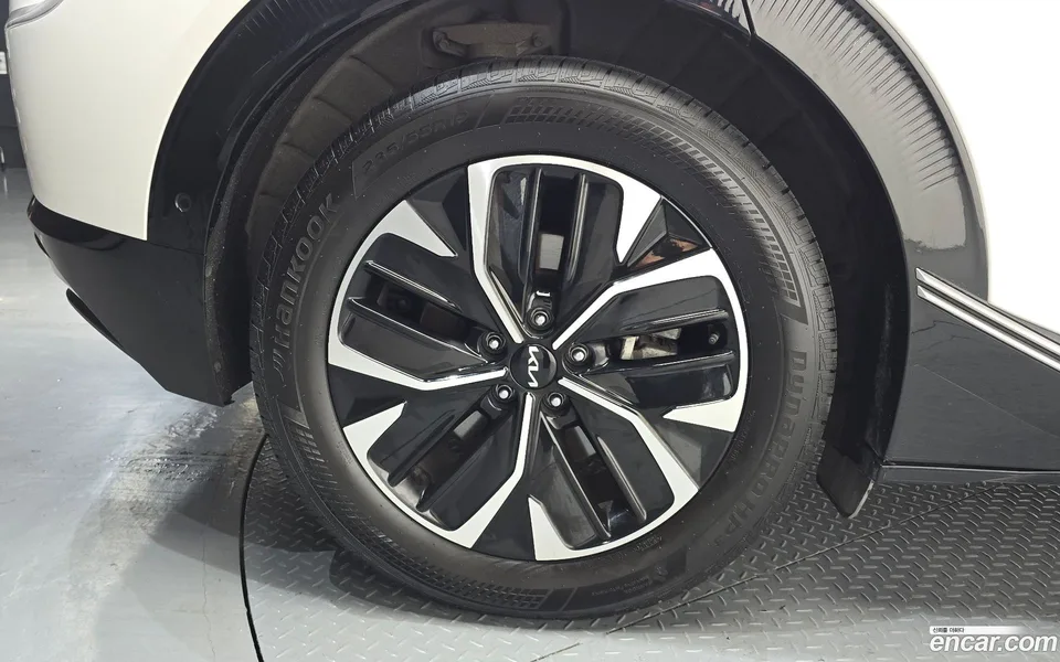 Kia EV6 2023 — thumbnail 2