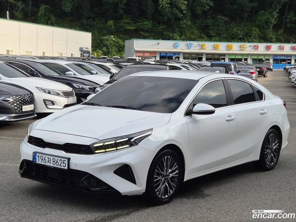 Kia K3 1.6 2022 — photo 1, buy with delivery to Moscow
