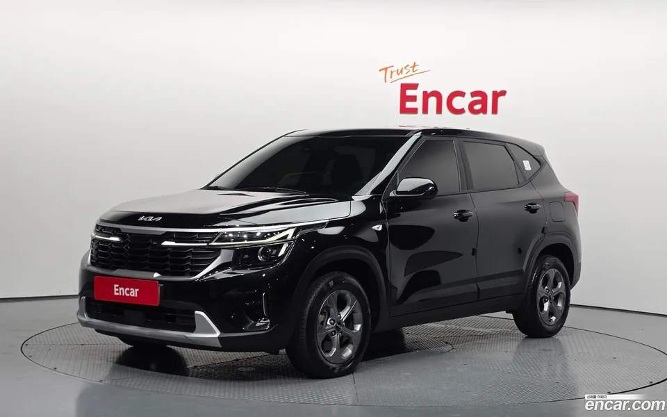 Kia Seltos 1.6 2WD 2023 — photo 1, buy with delivery to Moscow