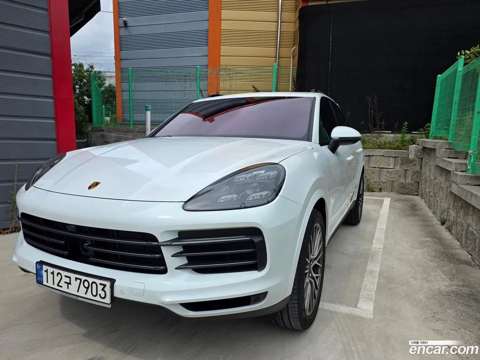 Porsche Cayenne 3.0 2022 — photo 1, buy with delivery to Moscow