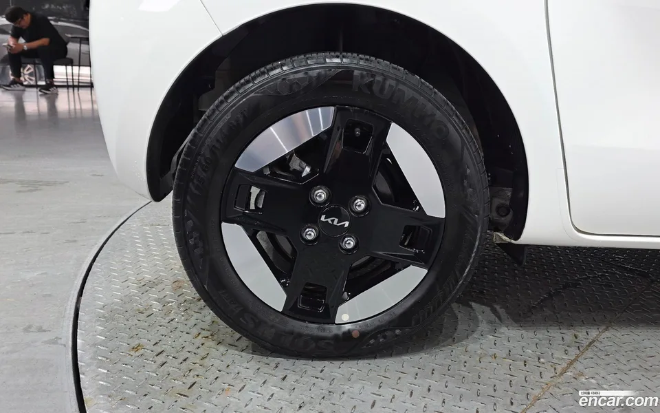 Kia Ray EV 2024 — thumbnail 2