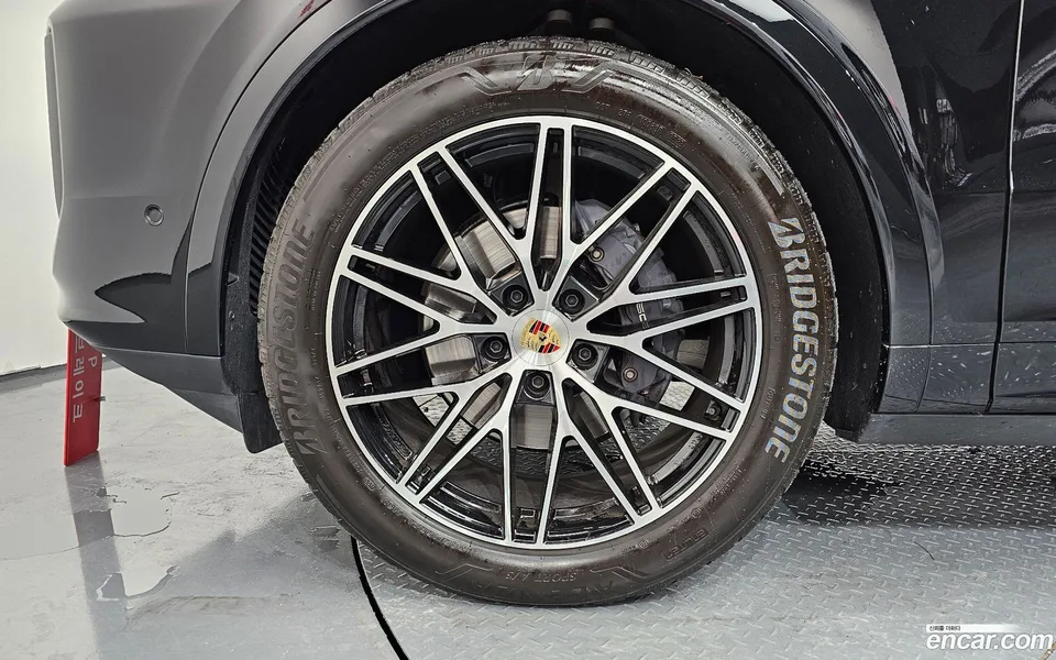 Porsche Cayenne 3.0 2024 — thumbnail 2