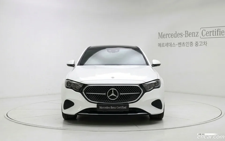 Mercedes-Benz E-Class E200 2025 — thumbnail 3