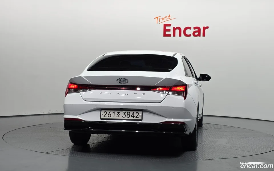 Hyundai Avante Hybrid 2023 — thumbnail 4