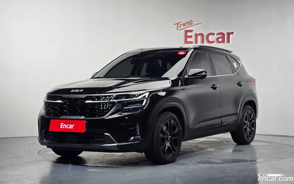 Kia Seltos 1.6 2WD 2023 — photo 1, buy with delivery to Moscow