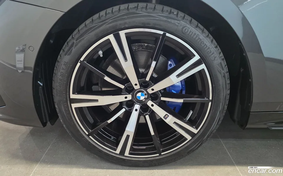 BMW 5 Series 530i xDrive M 2025 — thumbnail 2