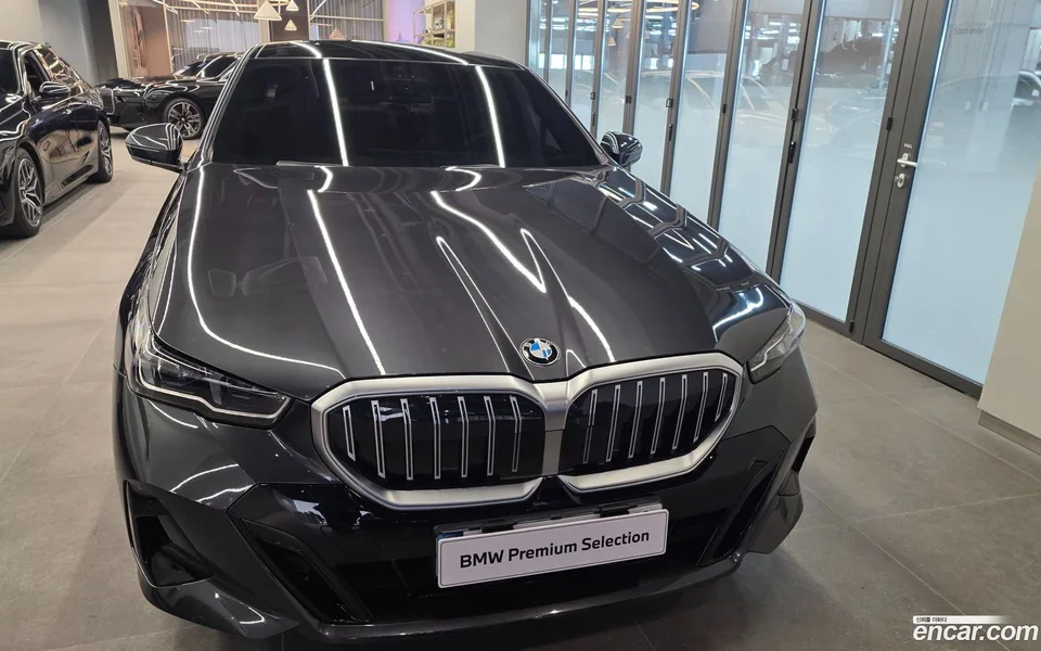 BMW 5 Series 530i xDrive M 2025 — thumbnail 3