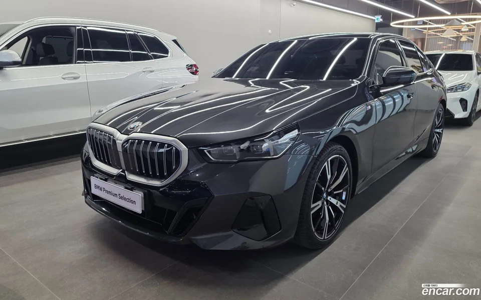 BMW 5 Series 530i xDrive M 2025 — photo 1, buy with delivery to Moscow