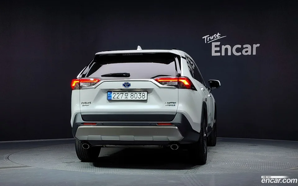 Toyota RAV4 2.5 4WD LTD 2024 — thumbnail 4