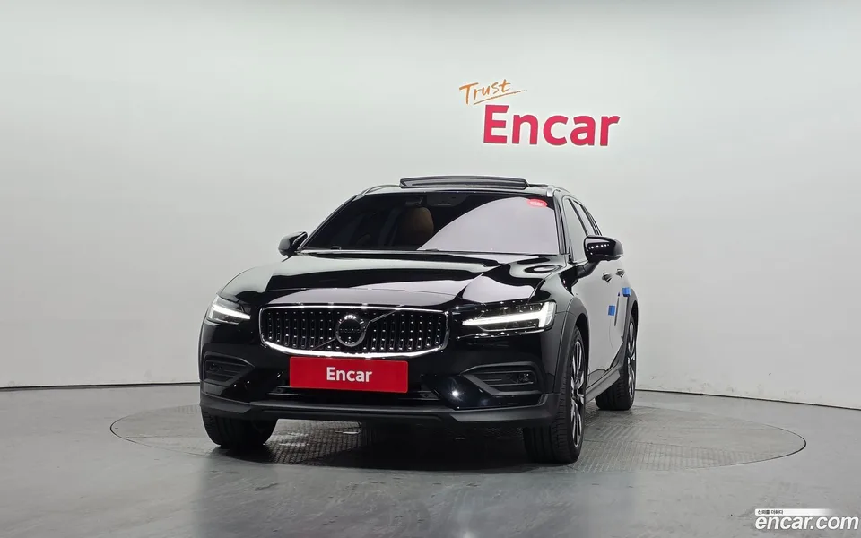 Volvo V60 Cross Country B5 AWD 2024 — миниатюра 3