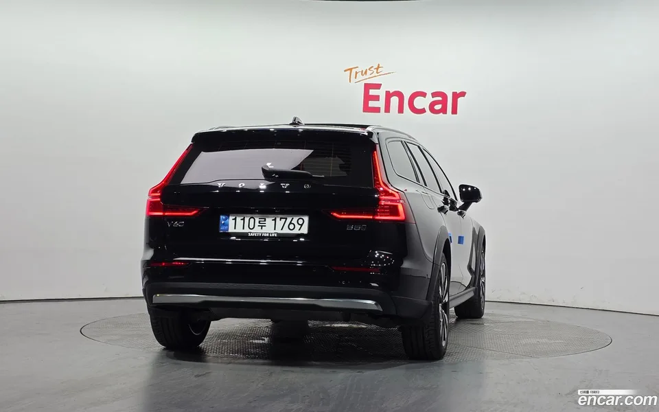 Volvo V60 Cross Country B5 AWD 2024 — миниатюра 4