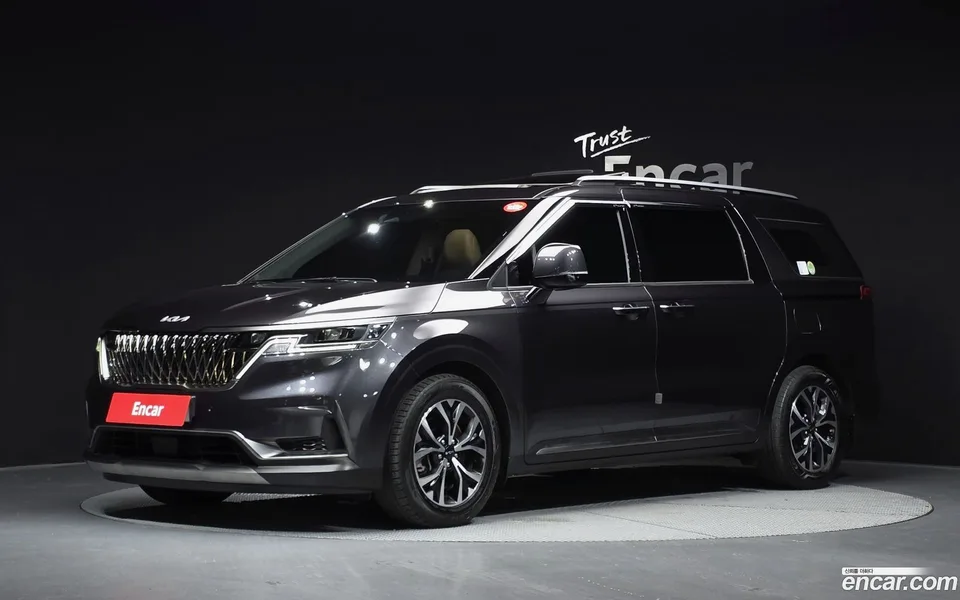 Kia Carnival 11 2023 — фото 1, купить с доставкой в Москву