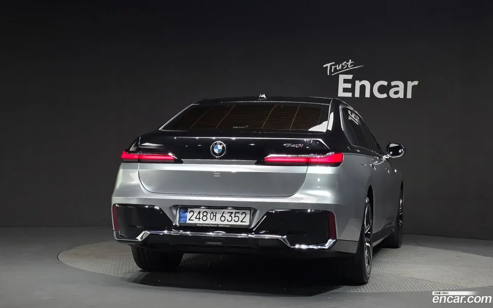 BMW 7 Series 740i sDrive M 2023 — thumbnail 4