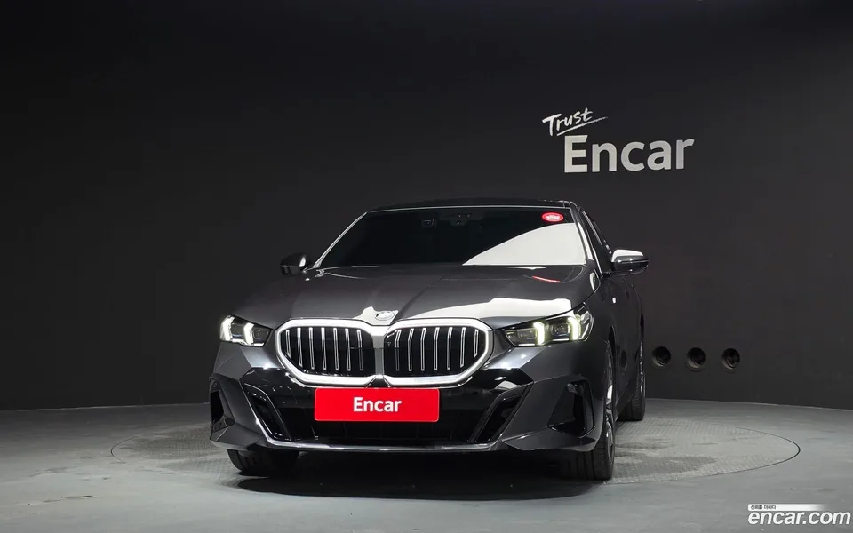 BMW 5 Series 520i M 2025 — thumbnail 3