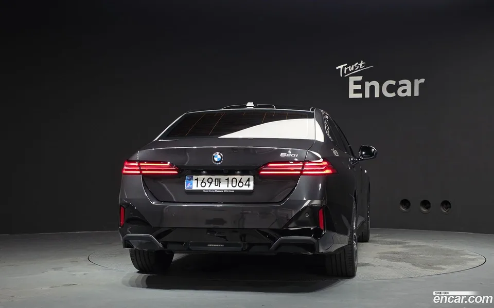BMW 5 Series 520i M 2025 — thumbnail 4