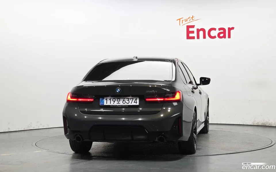 BMW 3 Series 320i M 2025 — thumbnail 4