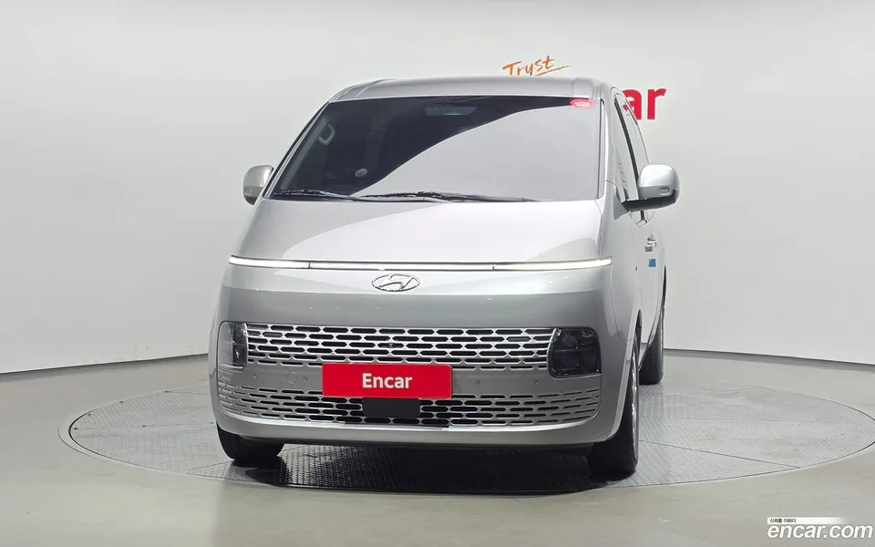 Hyundai Staria L3.5 5 2023 — thumbnail 3