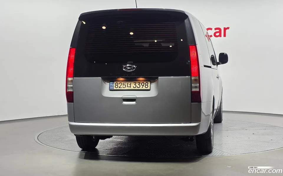 Hyundai Staria L3.5 5 2023 — thumbnail 4