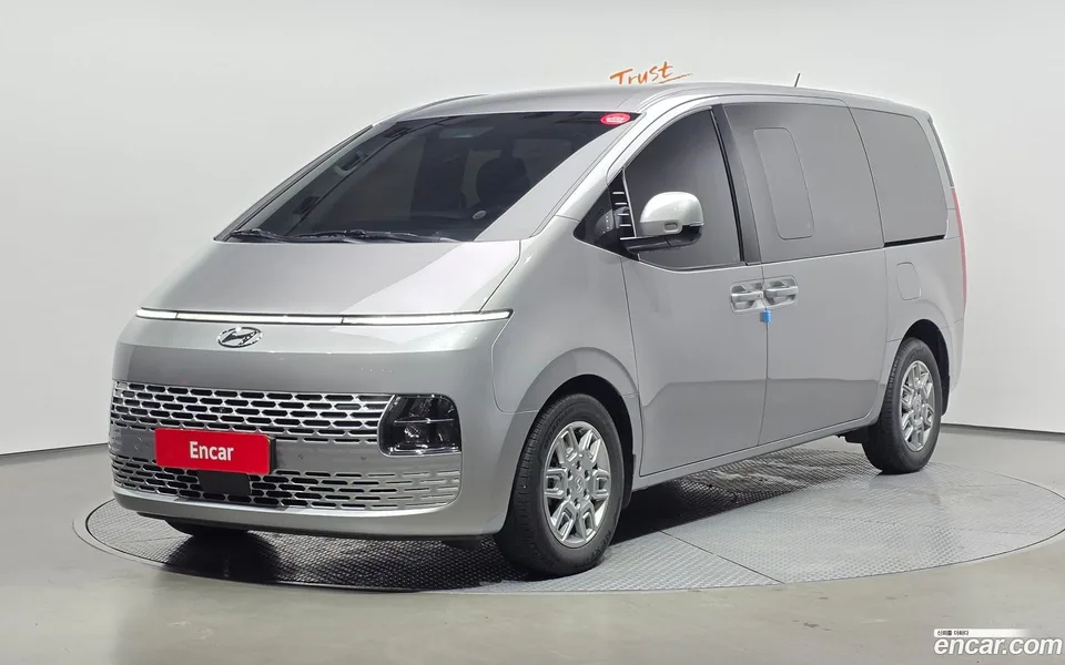 Hyundai Staria L3.5 5 2023 — photo 1, buy with delivery to Moscow