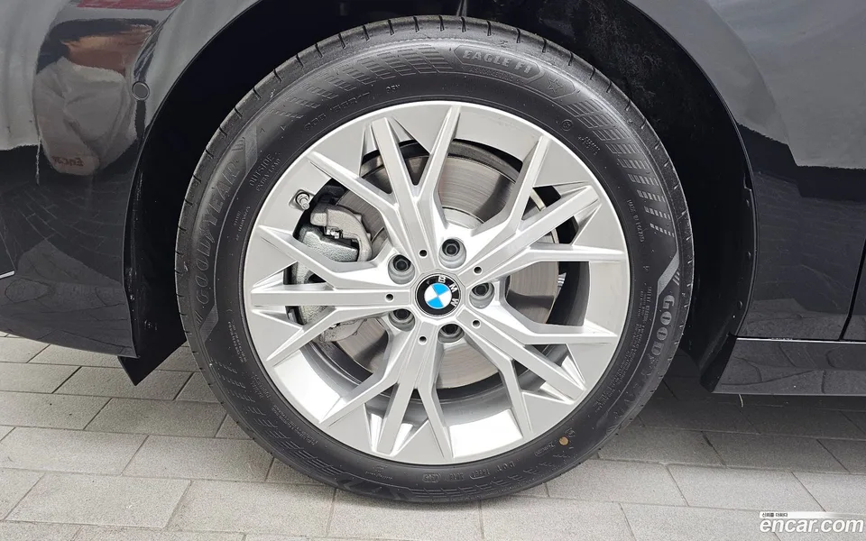 BMW 1 Series 120 2025 — thumbnail 5