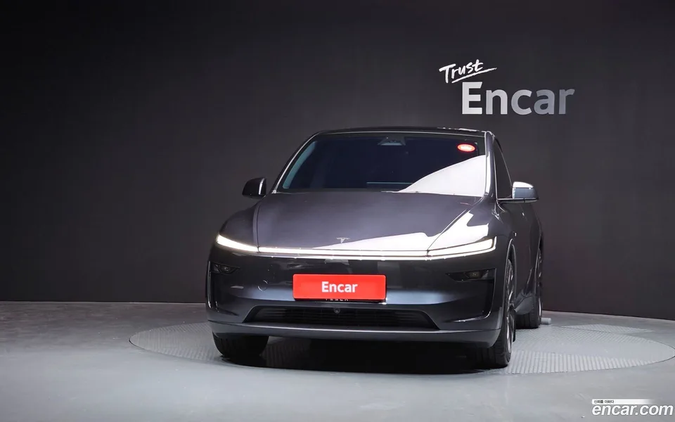 Tesla Model Y RWD 2025 — thumbnail 3
