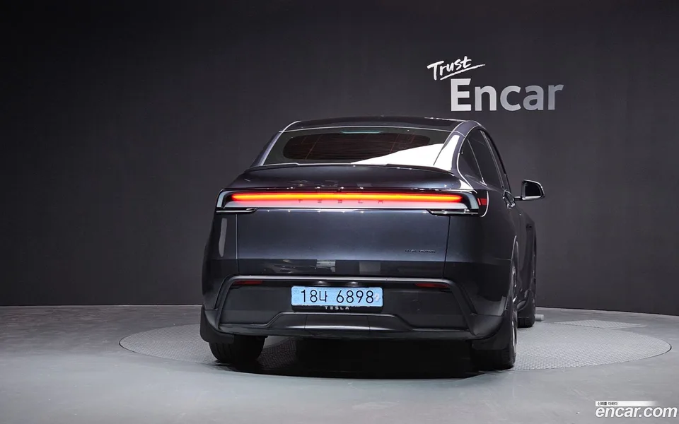 Tesla Model Y RWD 2025 — thumbnail 4