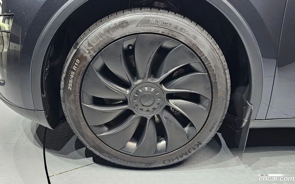 Tesla Model Y RWD 2025 — thumbnail 5