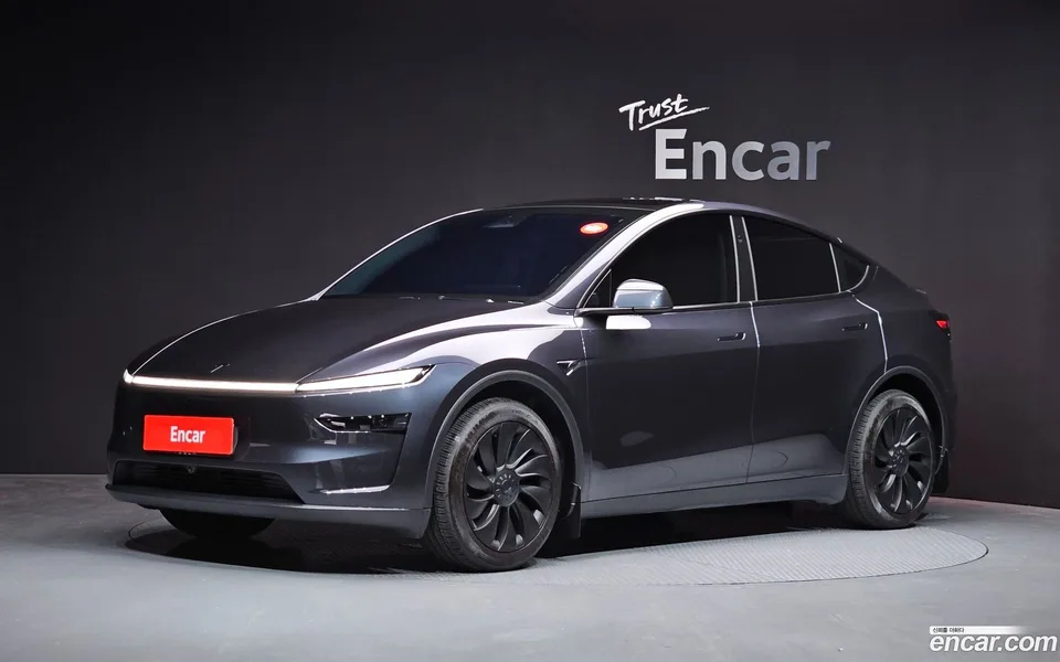 Tesla Model Y RWD 2025 — photo 1, buy with delivery to Moscow