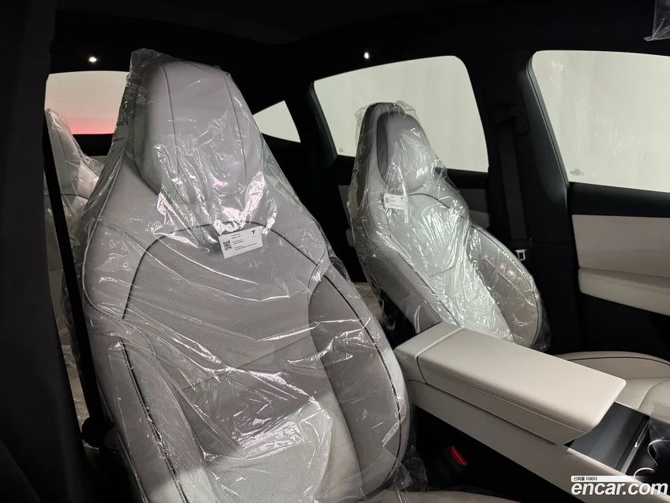 Tesla Model Y L AWD 2026 — thumbnail 2