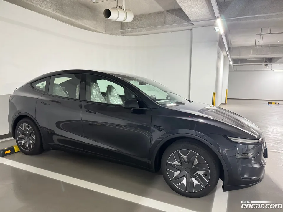 Tesla Model Y L AWD 2026 — thumbnail 3