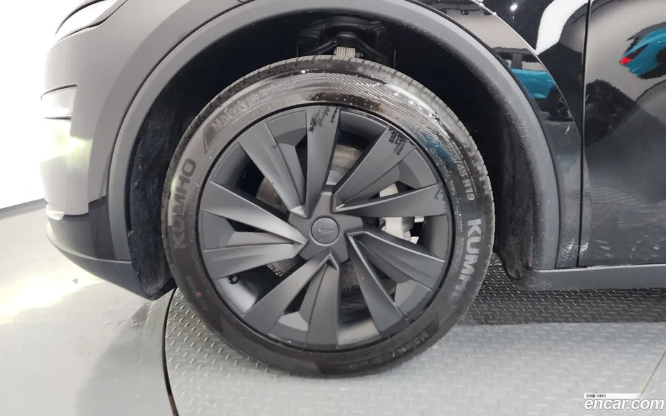 Tesla Model Y AWD 2026 — thumbnail 2