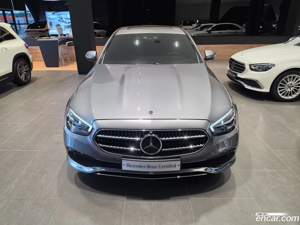 Mercedes-Benz E-Class E350 4MATIC 2022 — миниатюра 3