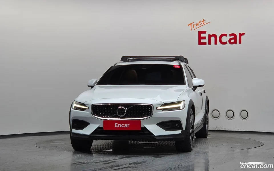 Volvo V60 Cross Country B5 AWD 2024 — thumbnail 3