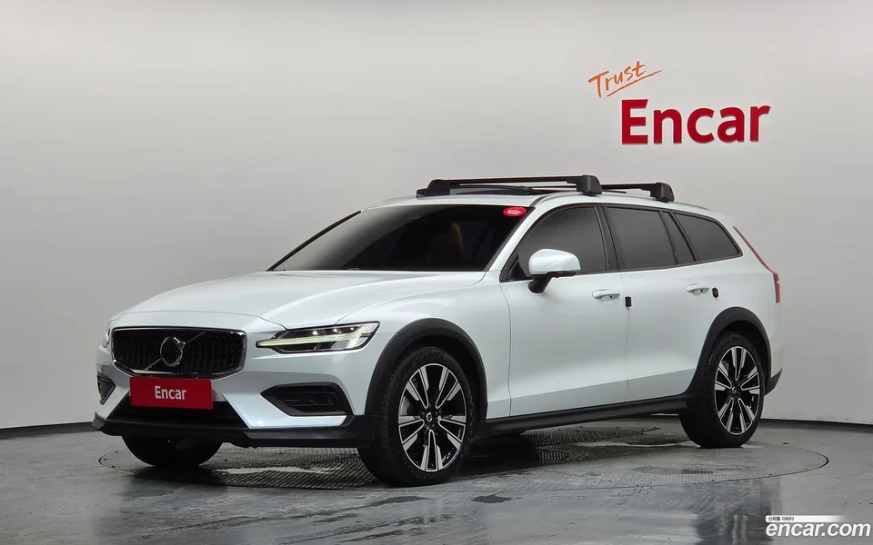 Volvo V60 Cross Country B5 AWD 2024 — photo 1, buy with delivery to Moscow