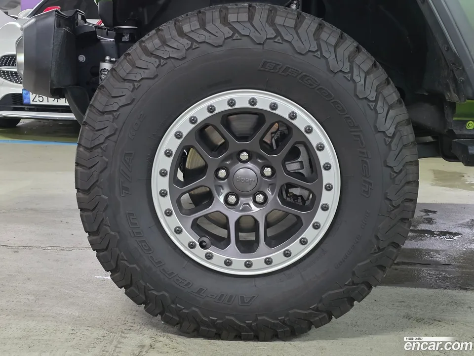 Jeep Wrangler 2.0 4 2025 — thumbnail 2